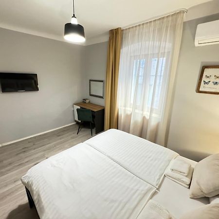شقة Four Seasons غييكا المظهر الخارجي الصورة